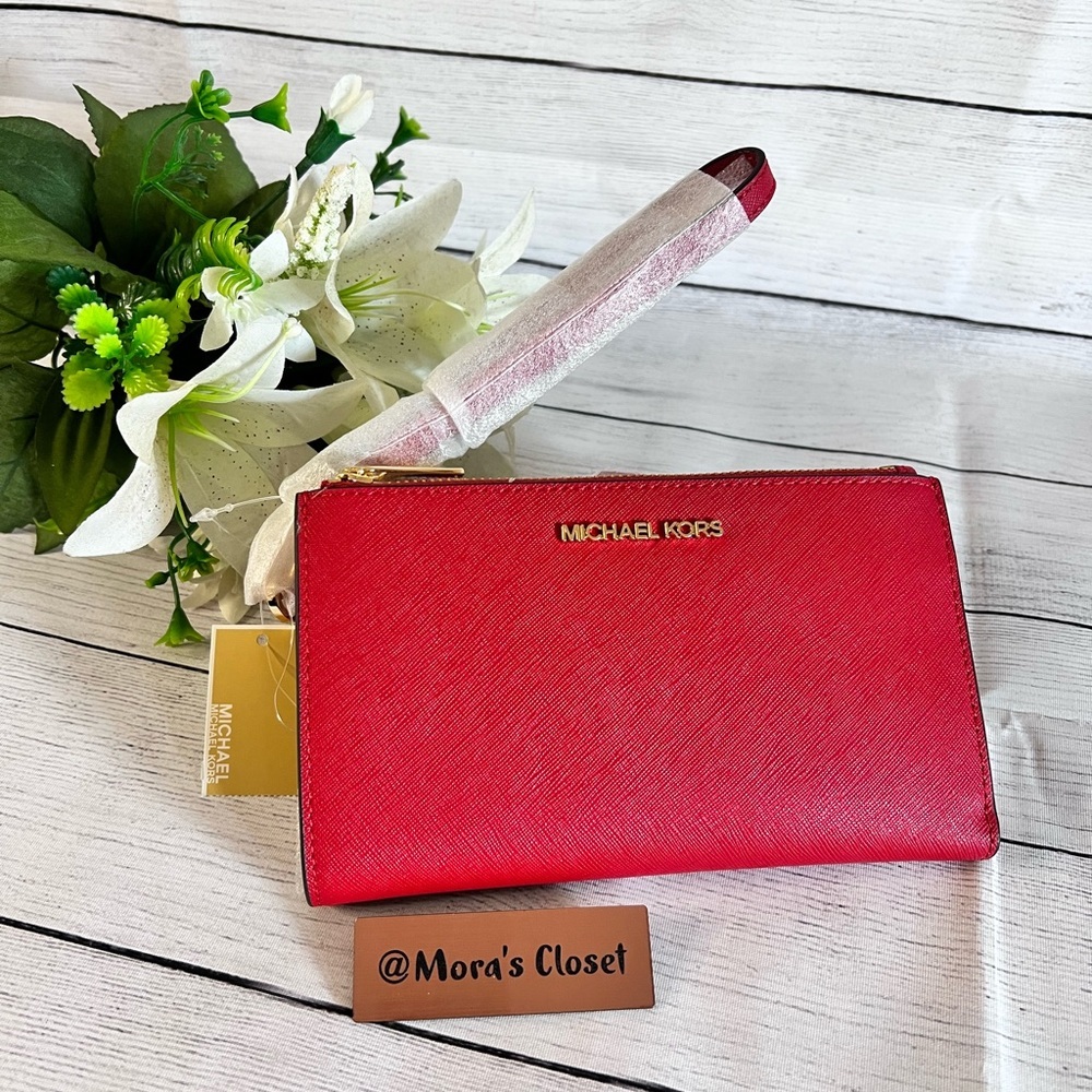 Michael Kors Wallet - Picture 7 of 8